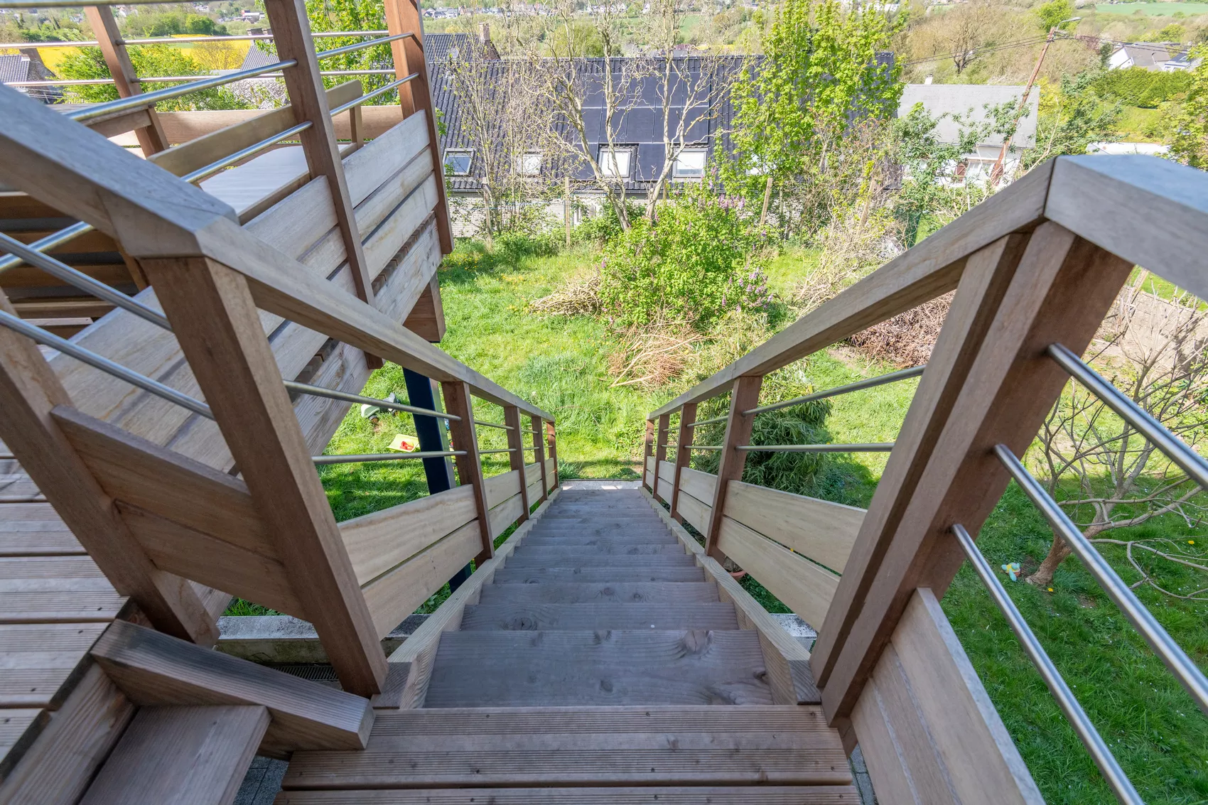 Terrasse/balcon et escalier en bois à Arsimont | Majesty Wood